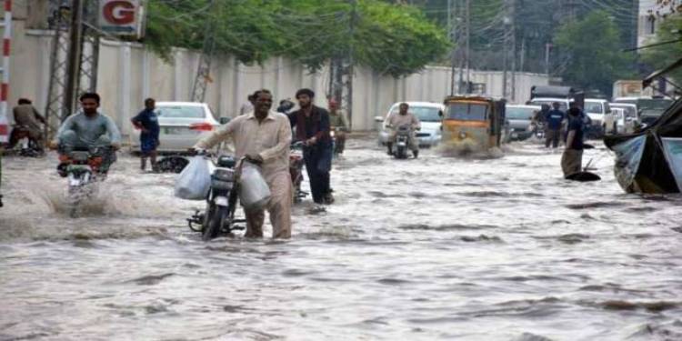 لاہور میں بارش کا 30 سالہ ریکارڈ ٹوٹ گیا، 7 افراد جاں بحق