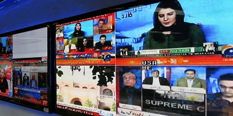 صحافت پاکستان میں طاقتوروں کے گھر کی لونڈی بن کر رہ گئی ہے