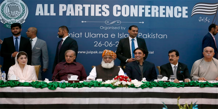 پاکستان میں بیش تر سیاسی جماعتیں ملکی قوانین پر عمل نہیں کرتیں