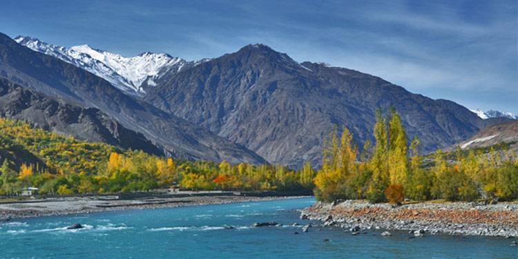 رائے: پاکستان کے پہاڑوں کی حفاظت کے لیے ماحولیاتی سیاحت کلیدی کردار کی حامل ہو سکتی ہے