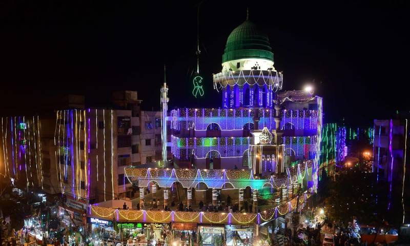ملک بھر میں آج جشن عید میلاد النبی ﷺ انتہائی عقیدت و احترام سے منایا جارہا ہے
