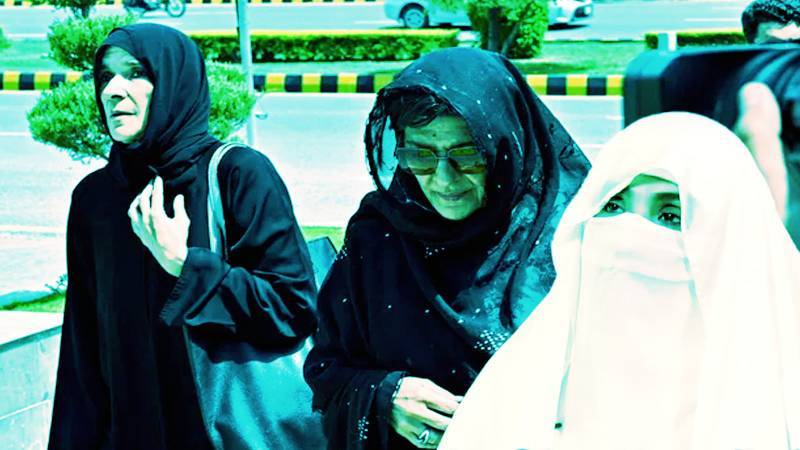 آڈیو لیک: بشریٰ بی بی اور عمران خان کی بہنوں کے درمیان 'اختلافات' سامنے آگئے