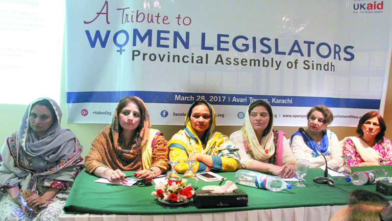 حیدرآباد؛ خواتین امیدواروں کو جنرل نشستوں پر ٹکٹ کیوں نہیں ملتا؟