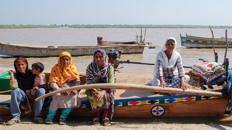 دریائے سندھ کے کنارے رہنے والوں کی زندگیاں کیوں بدل رہی ہیں؟