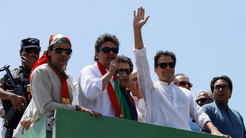عمران خان کو ہرانا ہے تو مخالف جماعتیں ڈرائنگ بورڈ پر واپس جائیں