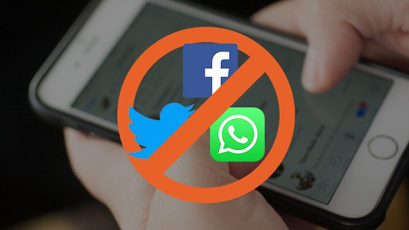 کیا سوشل میڈیا پر پابندی لگانا ہی مسئلے کا واحد حل ہے؟