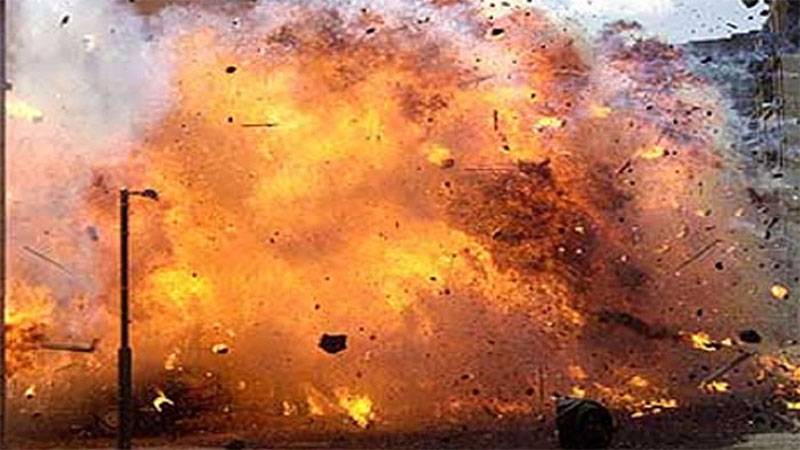 خضدار میں گاڑی کے قریب دھماکا،4 افراد جاں بحق