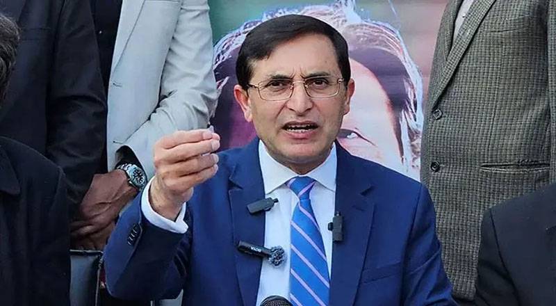 پی ٹی آئی رہنماؤں کی ریاست مخالف سوشل میڈیا پوسٹس پر عمران خان سے بات کروں گا: بیرسٹرگوہر