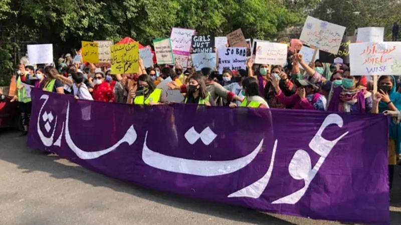 اجازت نہ ملنے کے باوجود عورت مارچ کا ڈی چوک تک ریلی نکالنے کا اعلان، ریڈ زون جانے والے راستے بند