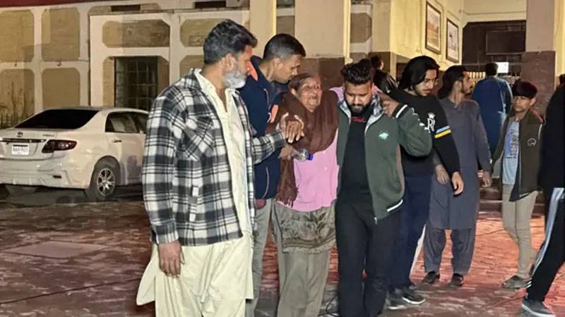جعفر ایکسپریس حملہ؛ 27 دہشت گرد ہلاک، 155 مسافر بازیاب، خودکش بمبار یرغمالیوں کے پاس بیٹھے ہوئے ہیں