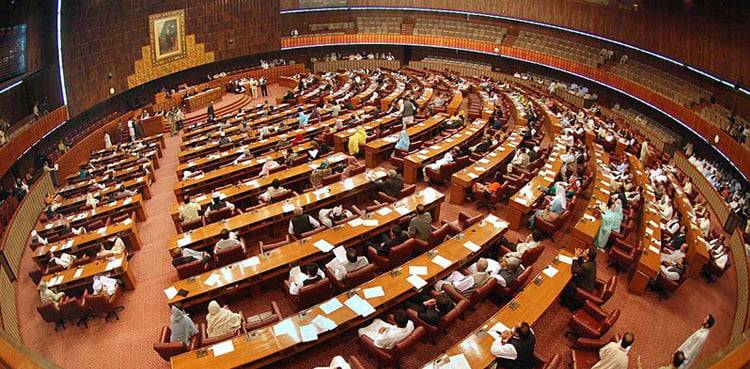ڈپٹی اسپیکر قومی اسمبلی کی پارلیمنٹ سے وفاقی وزرا کے غائب ہونے کی وزیراعظم سے شکایت 