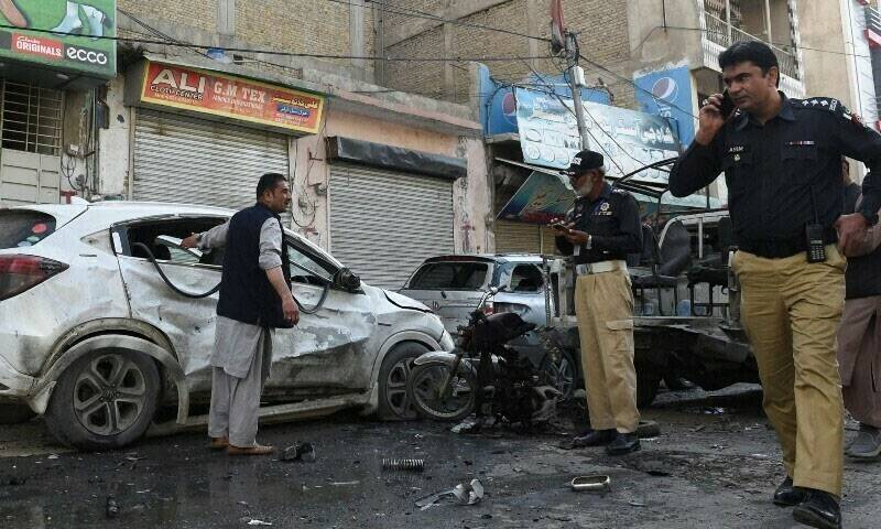 کوئٹہ: پولیس موبائل کے قریب دھماکا، 2 افراد جاں بحق، 4 اہلکاروں سمیت 17 زخمی