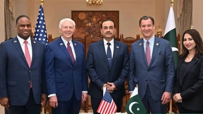 امریکی نمائندوں کا دورۂ پاکستان، فصلی بٹیروں کی شعبدہ بازیاں، اور ہمارا نااہل سفارتی عملہ