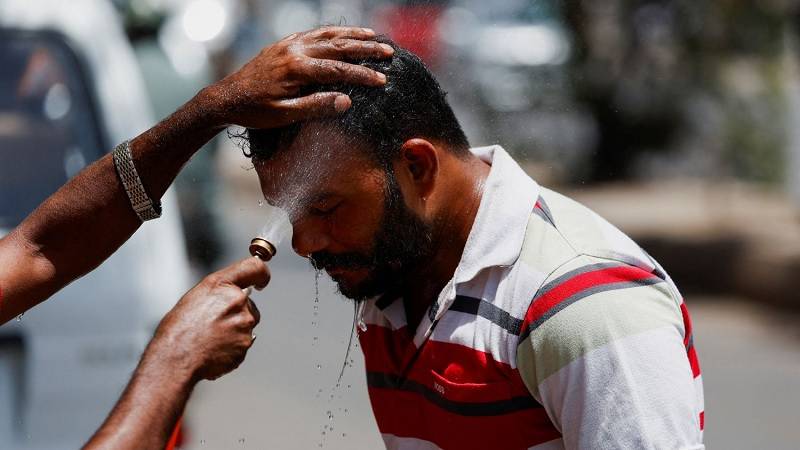 موسمیاتی تبدیلی کی گھٹتی خبریں، سائنسدانوں پر زیادہ اعتماد جب کہ سیاسی قیادت پر کم، کلائمیٹ اور آے آئی پر رائے منقسم: عالمی سروے