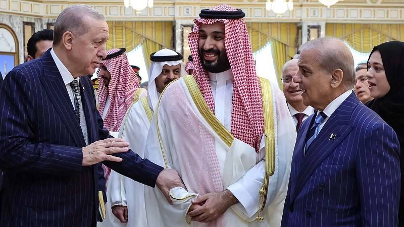 مغربی ایشیا میں بڑھتی بے چینی کے بیچ پاکستان، سعودی عرب، ترکیہ دفاعی معاہدہ