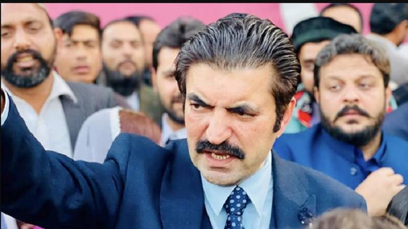 شیر افضل مروت: ایک سیاسی ستارہ جو بہت جلد ڈوب گیا