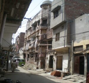 بھاٹی گیٹ لاہور کے اندر جین ہال تحصیل بازار کا باہر کا منظر