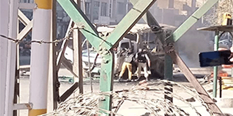 کوئٹہ: بلوچستان یونیورسٹی کے قریب دھماکہ، ایک پولیس اہلکار شہید، 17 زخمی