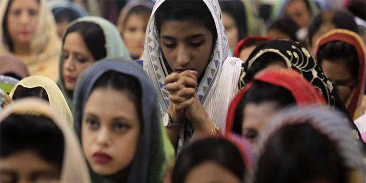 پی ٹی آئی حکومت جبری تبدیلی مذہب کو مسئلہ ماننے سے گریزاں