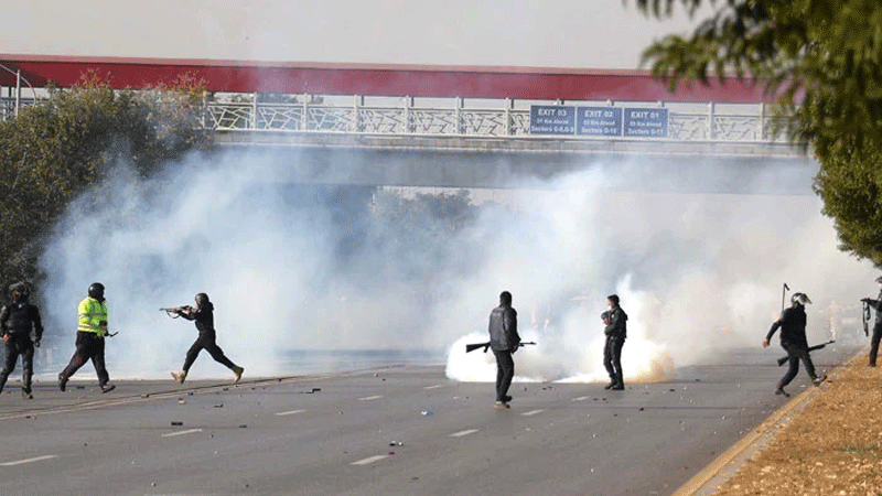 پی ٹی آئی مظاہرین پر تشدد کے بعد عوام کی اسٹیبلشمنٹ سے نفرت مزید بڑھ گئی